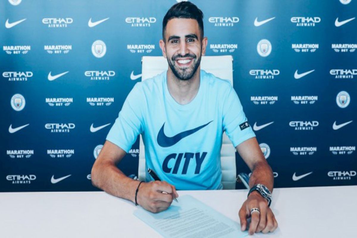 Manchester City rekrut Mahrez dari Leicester