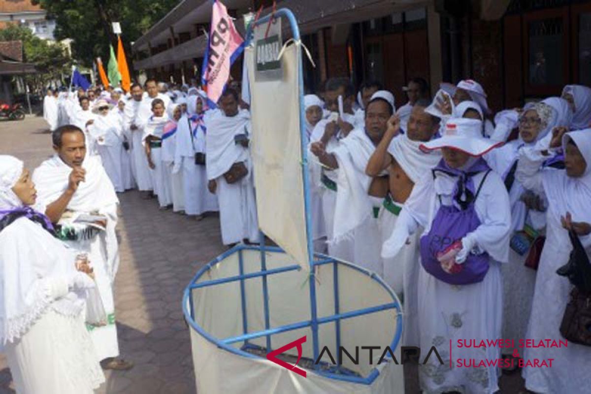 Bupati Mamuju lepas JCH  ke Embarkasi Makassar