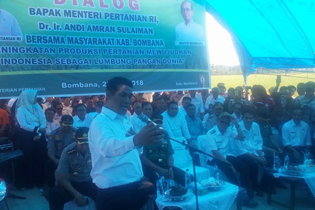 Mentan pimpin panen raya padi di Bombana