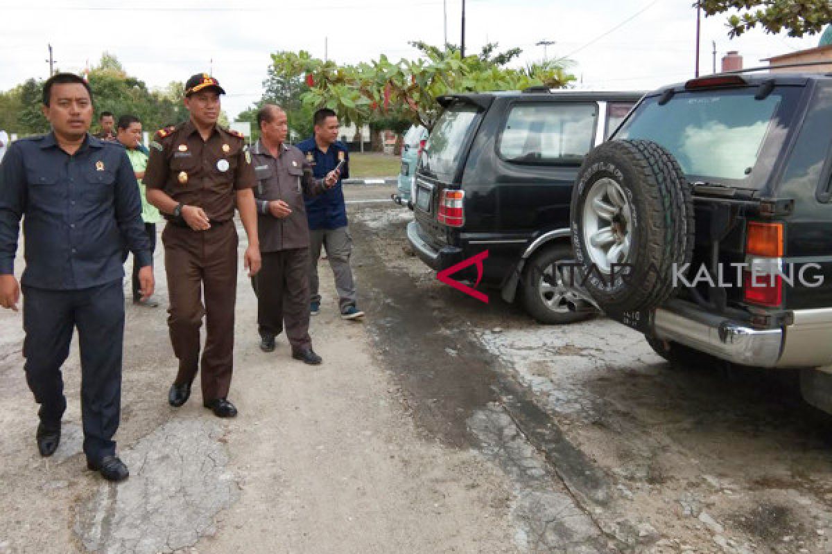 37 mobil hasil sitaan hasil korupsi "berkarat" di parkiran Kejari Bartim