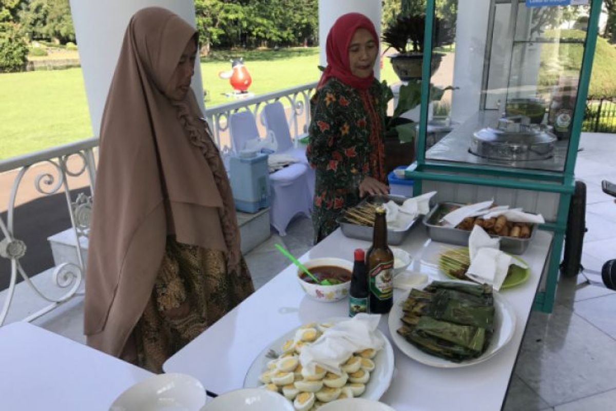 Bubur Ayam Lapangan "Bu Nani" kembali Masuk Istana