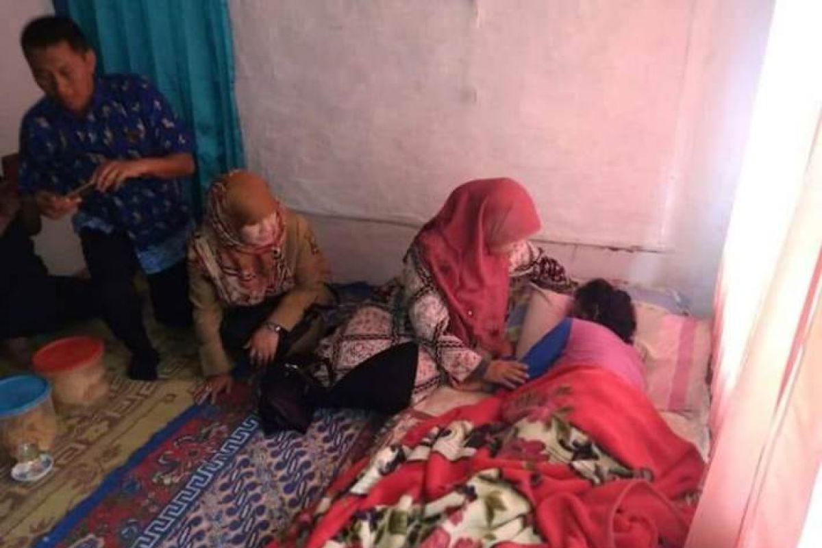 Istri Bupati Sukabumi kunjungi Nining korban tenggelam