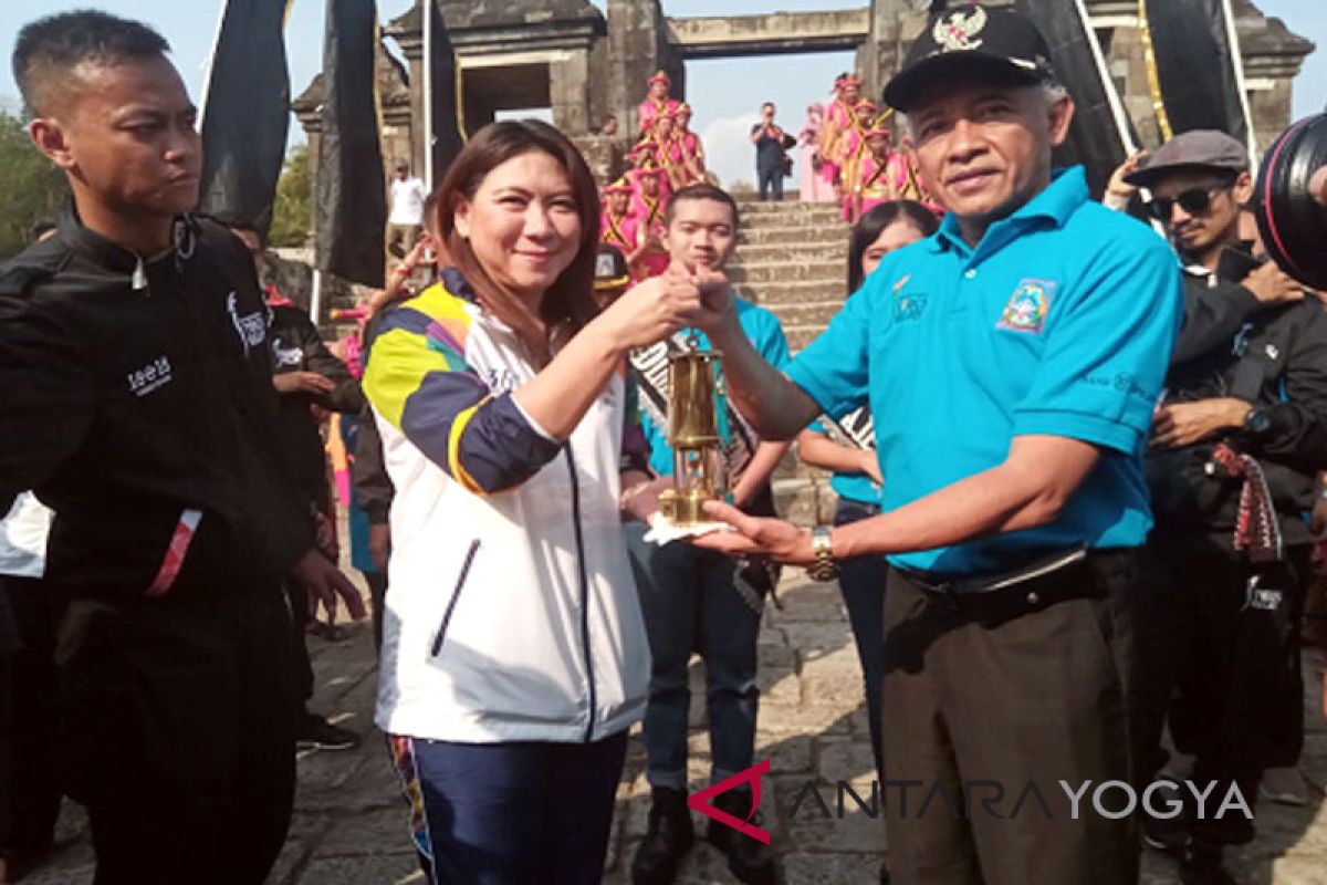 Sleman District head receives Asian Games` flame