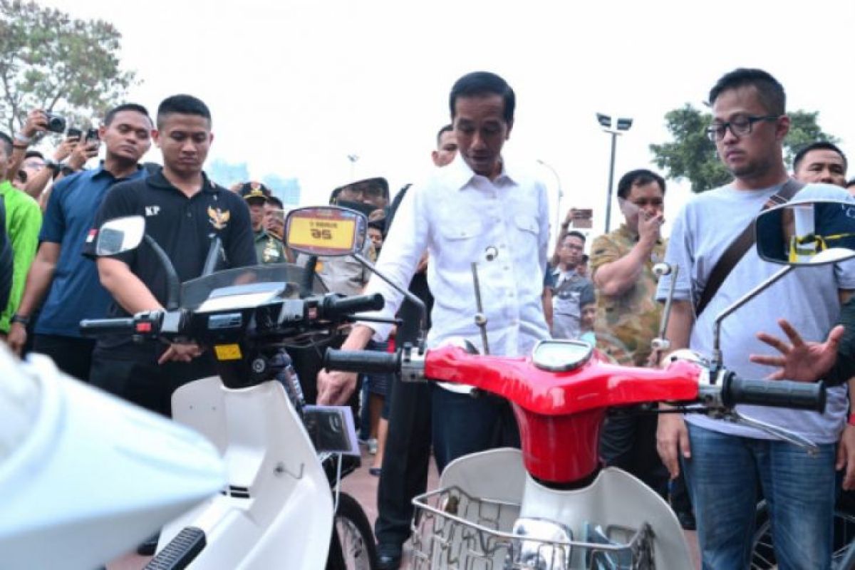Presiden Jokowi kunjungi pameran otomotif di Kemayoran