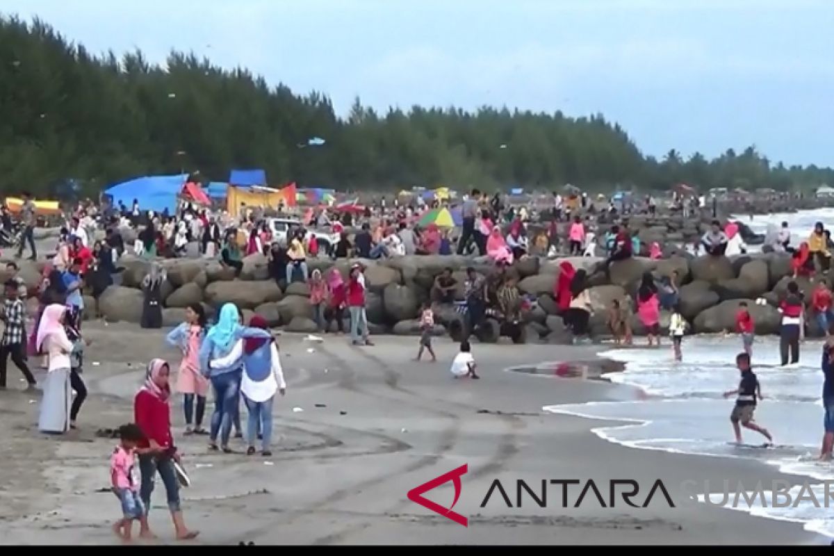 Pasaman Barat bertahap benahi Pantai Sasak