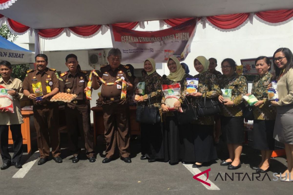 Bulog gelar pasar murah stabilkan harga