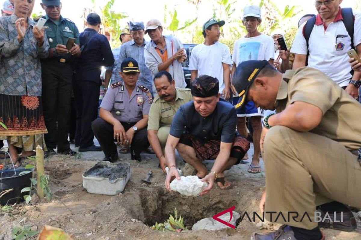 Bupati Klungkung letakkan batu pertama pembangunan padat karya