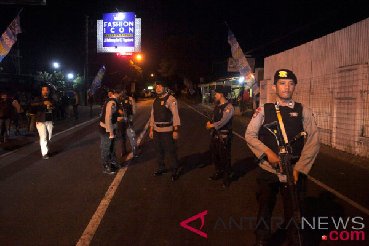 Satu terduga teroris masih dikejar