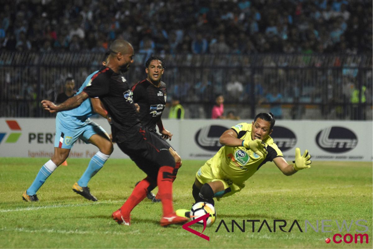 Penalti Hilton bawa Persipura kalahkan Arema 1-0