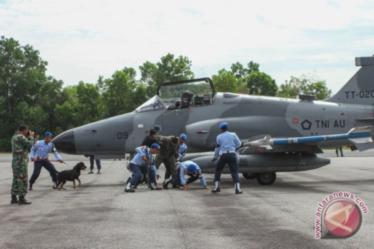 Belasan pesawat tempur latihan bersama di Riau
