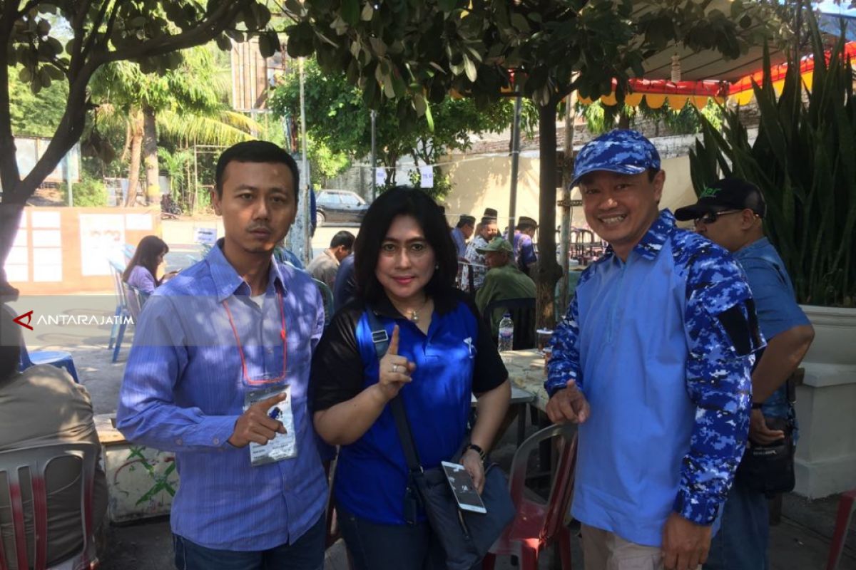 Petinggi Demokrat Surabaya Turun Gunung Saat Coblos Ulang TPS 49