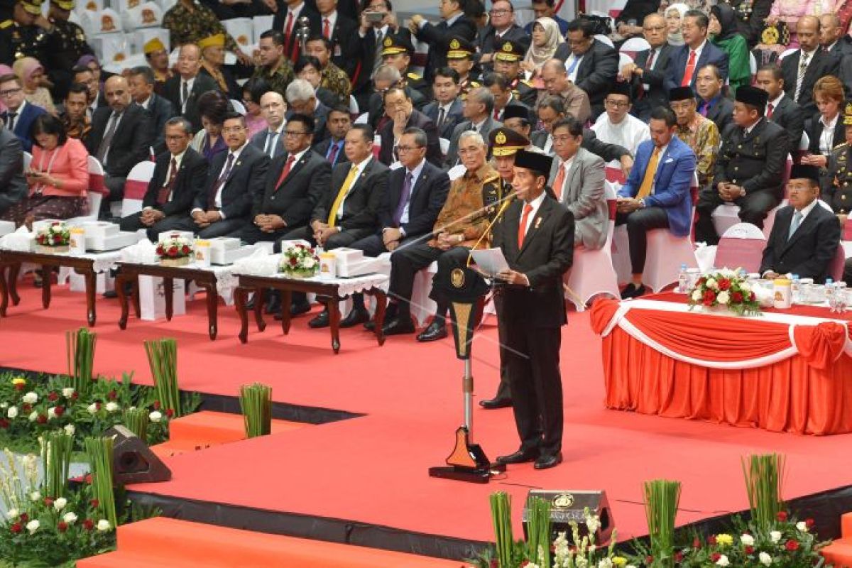 Presiden Jokowi minta Polri buang budaya koruptif