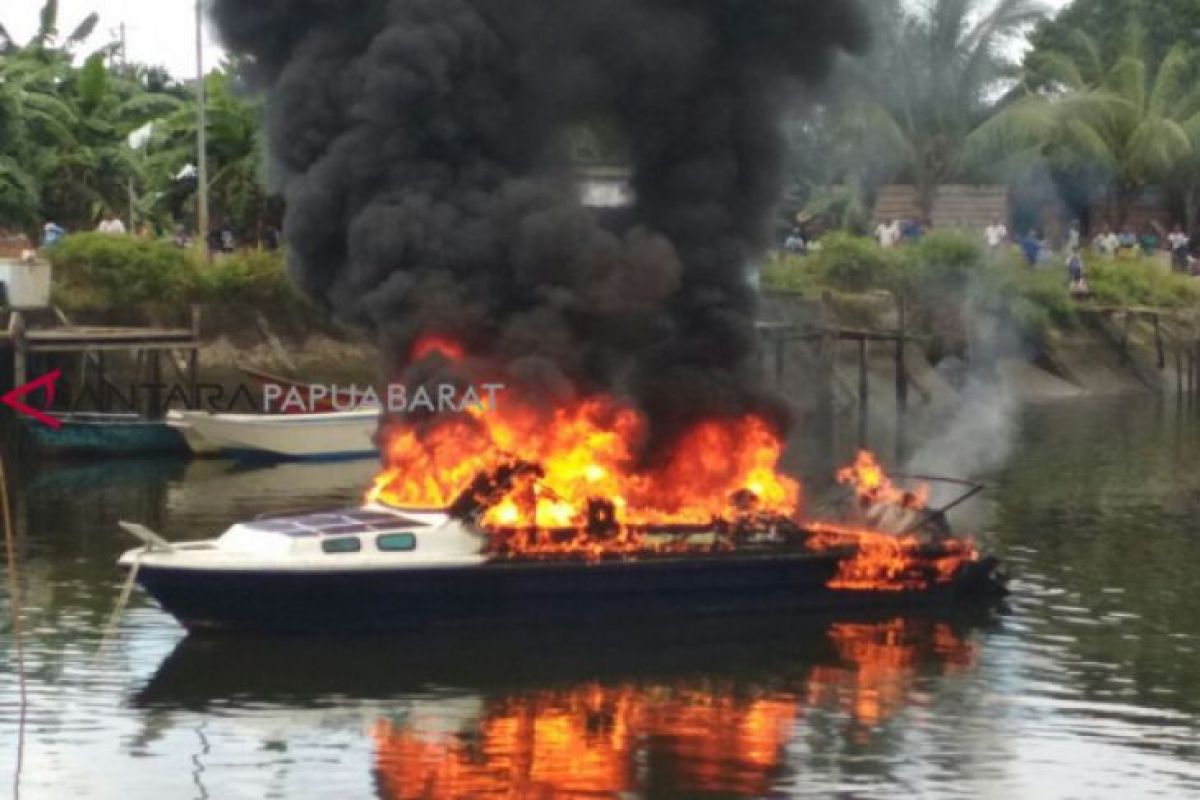 Kapal cepat Pemkab Raja Ampat terbakar