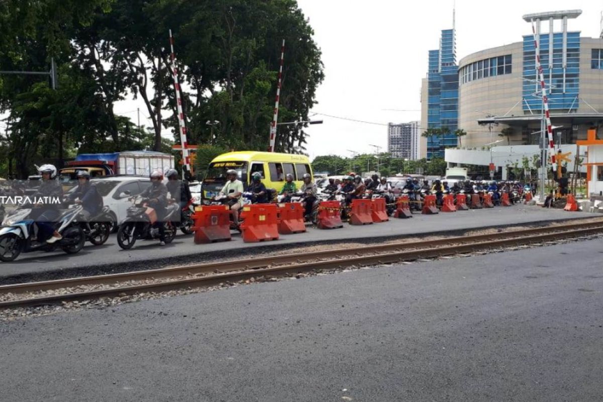 Pemkot Surabaya-KAI Bahas Pemasangan Block Rel Royal Plaza