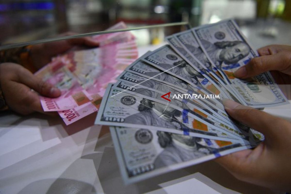 Dolar AS Sedikit Menguat