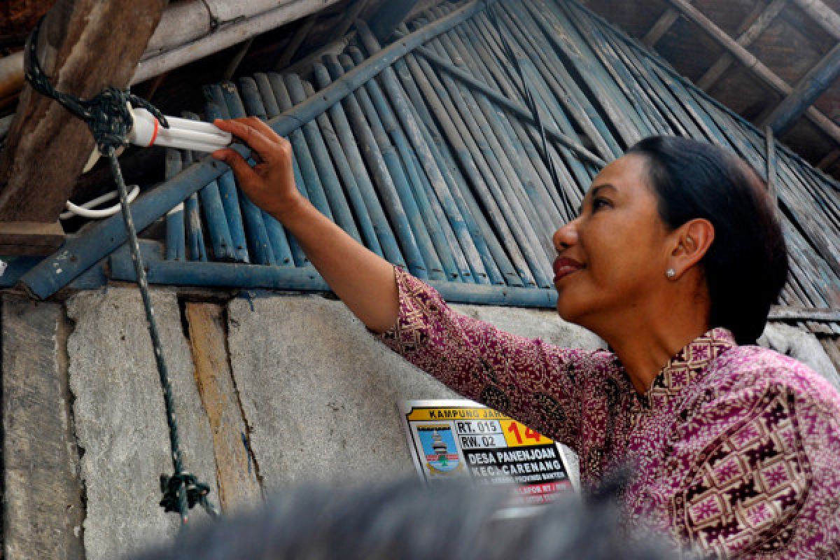 BUMN Hadir - Warga kurang mampu di Sangihe akhirnya nikmati listrik