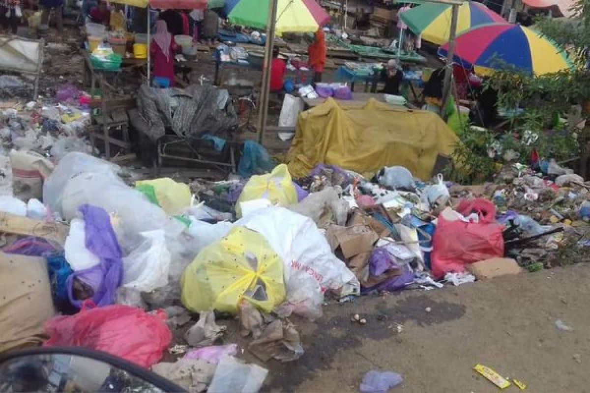 DPRD Bartim minta DLH tuntaskan masalah sampah Pasar Beringin