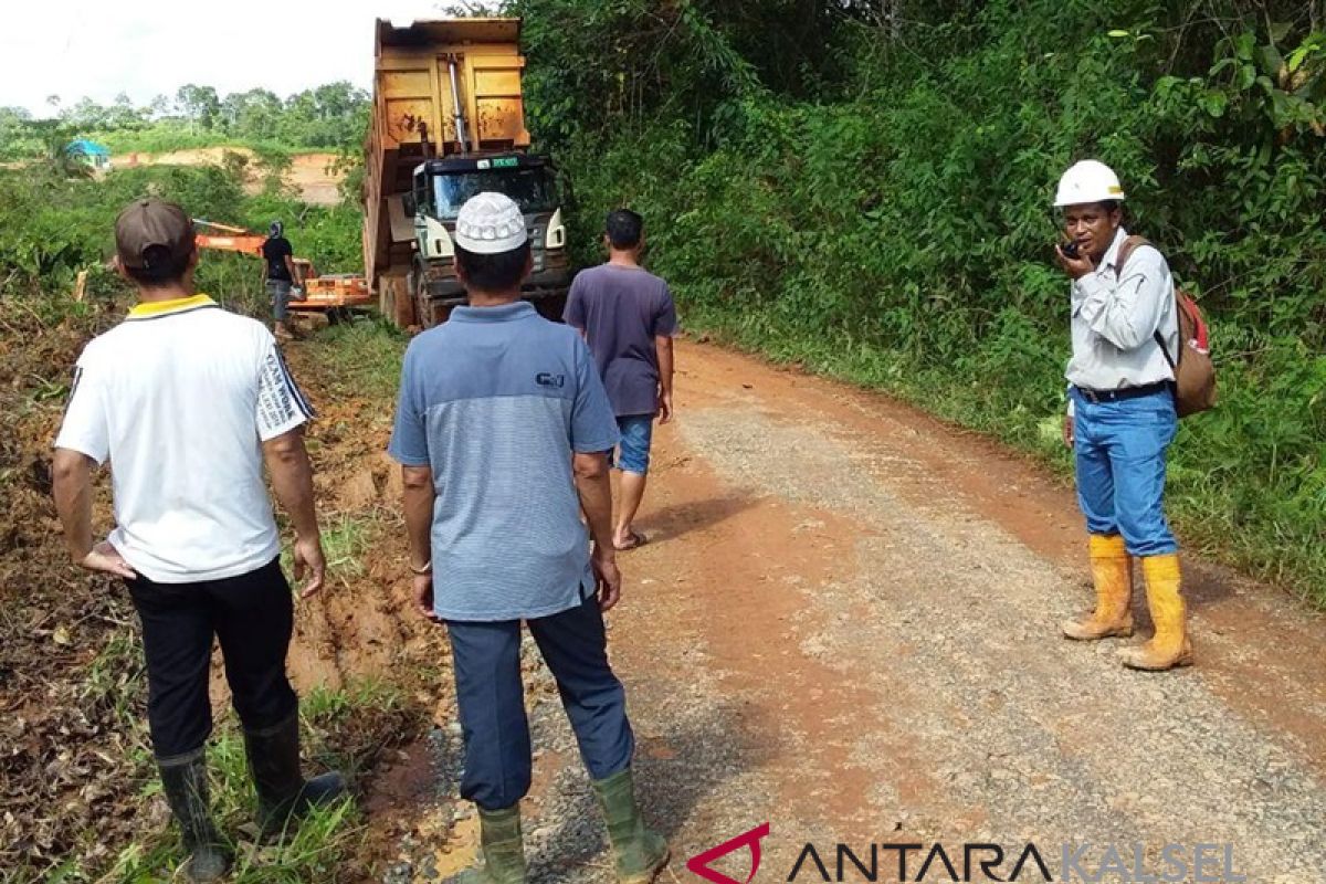 Sebuku Group perbaiki jalan perdesaan