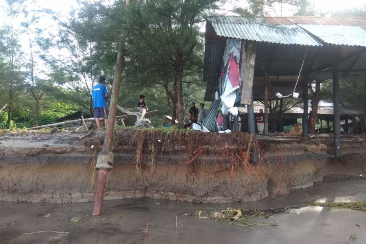 Abrasi landa Agam, lima bangunan rusak