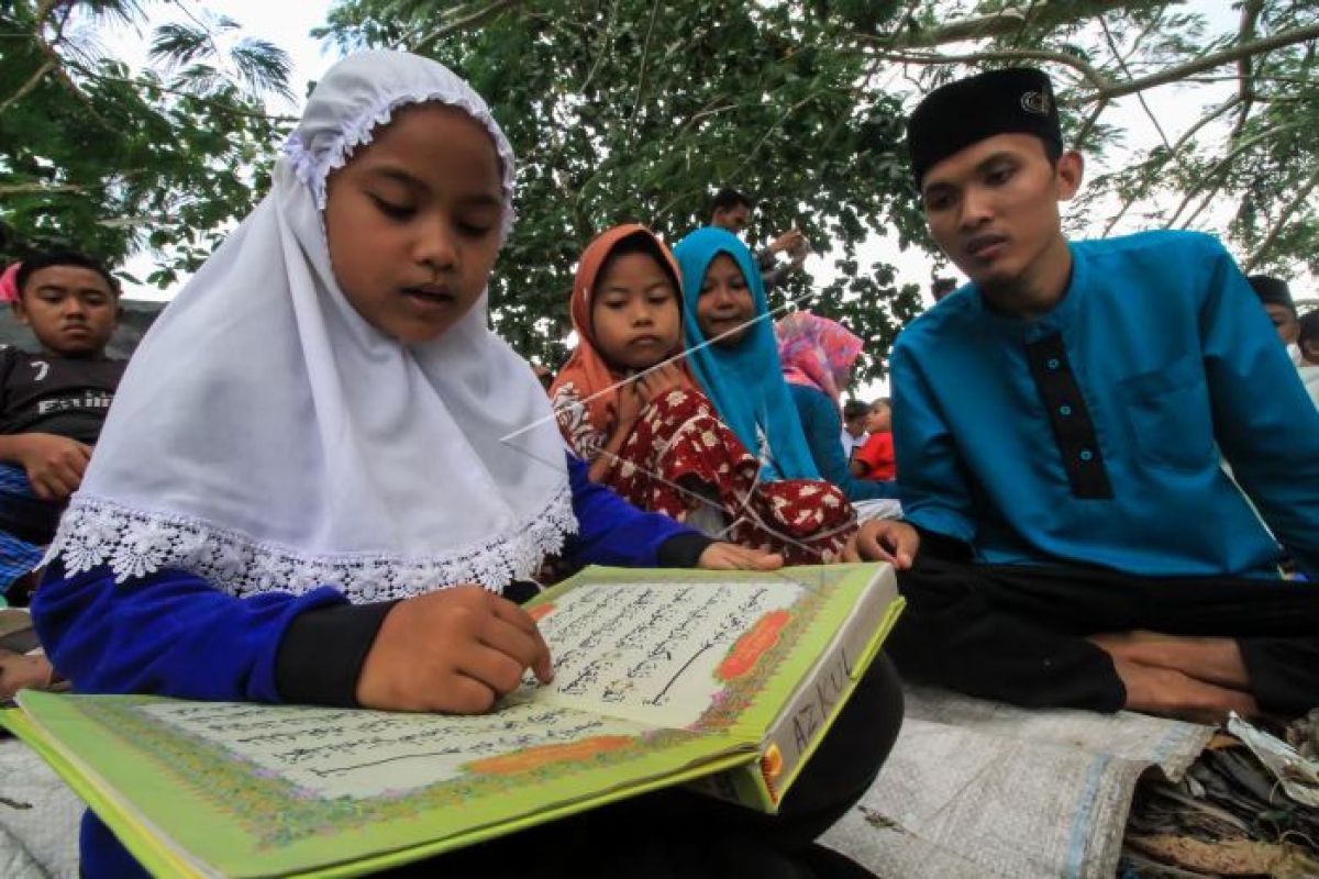 Baitul Mal Aceh salurkan beasiswa tahfidz Quran