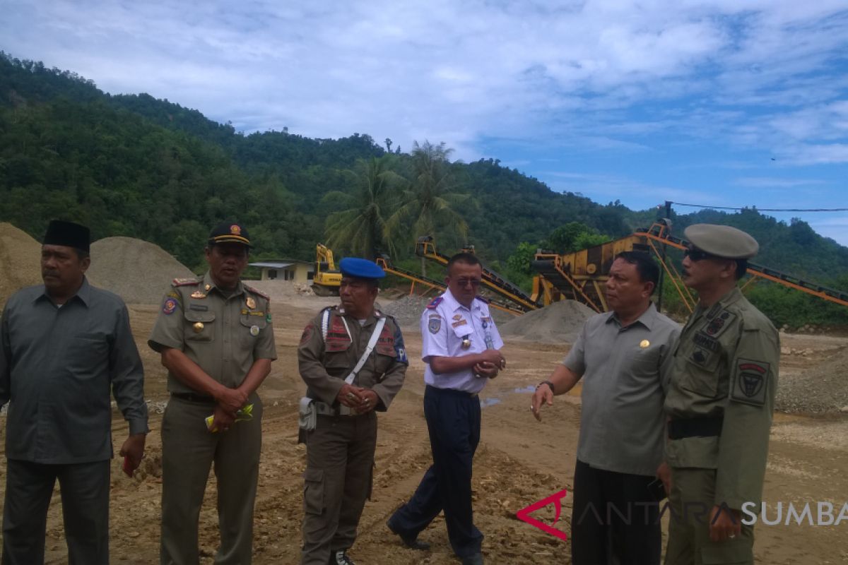 Belum lengkap dokumen, Pesisir Selatan tutup sementara enam tambang galian C (video)