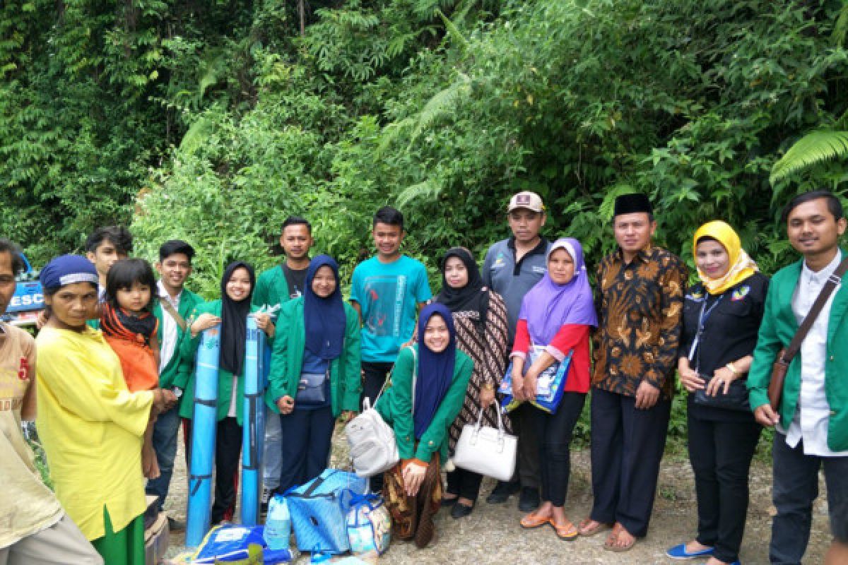 Aksi mahasiswa Unand, Sehari terjun KKN langsung tangani korban longsor