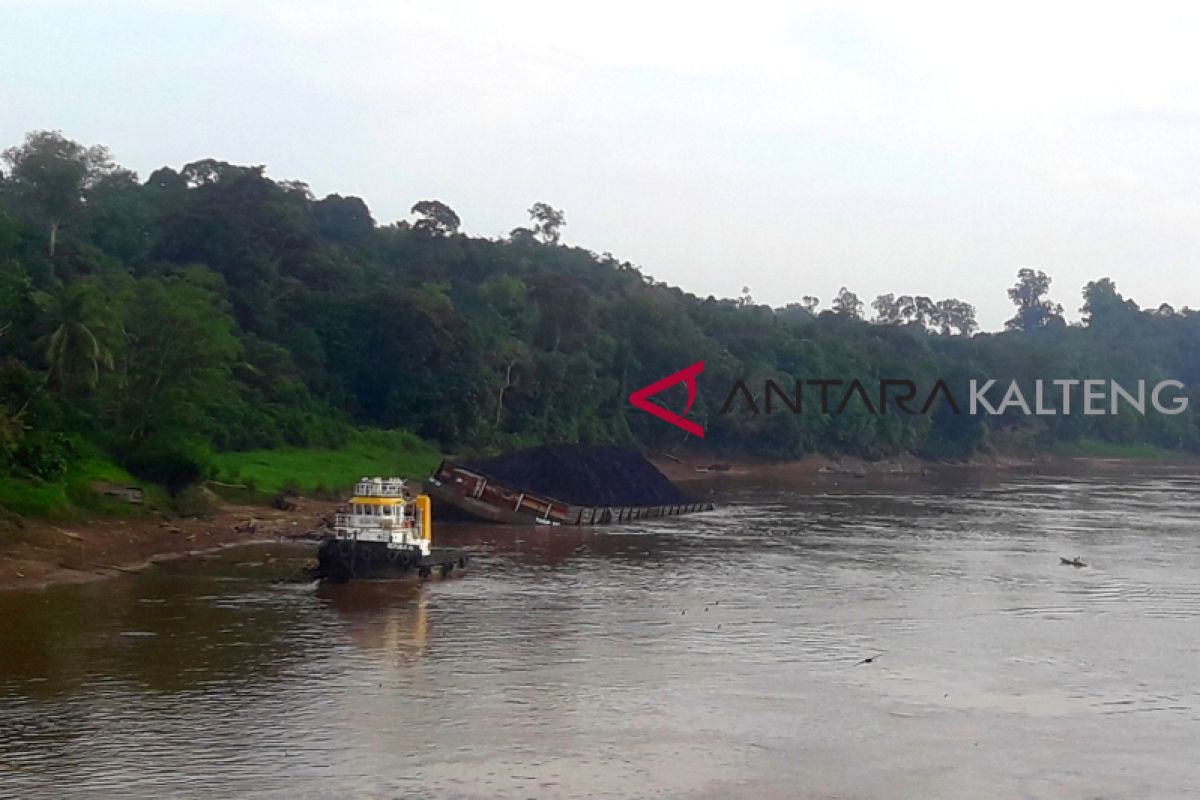 Hulu Sungai Barito surut ganggu arus kapal dan tongkang