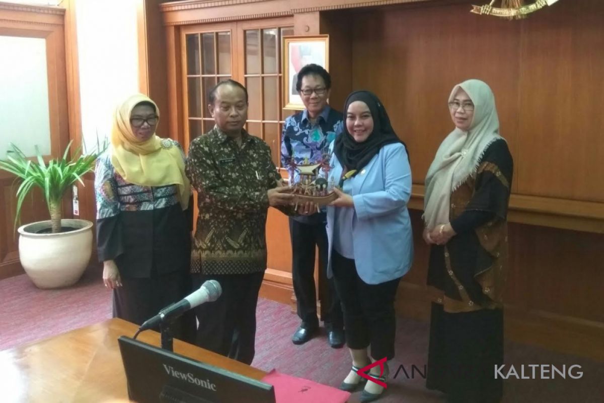 Bapemperda DPRD Kalteng kaji banding raperda budaya ke Jabar