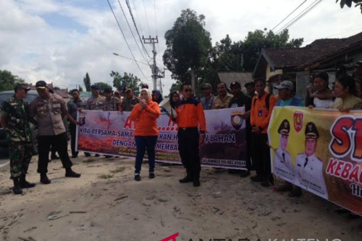 Bupati Kobar keliling desa kampanyekan bahaya Karhutla