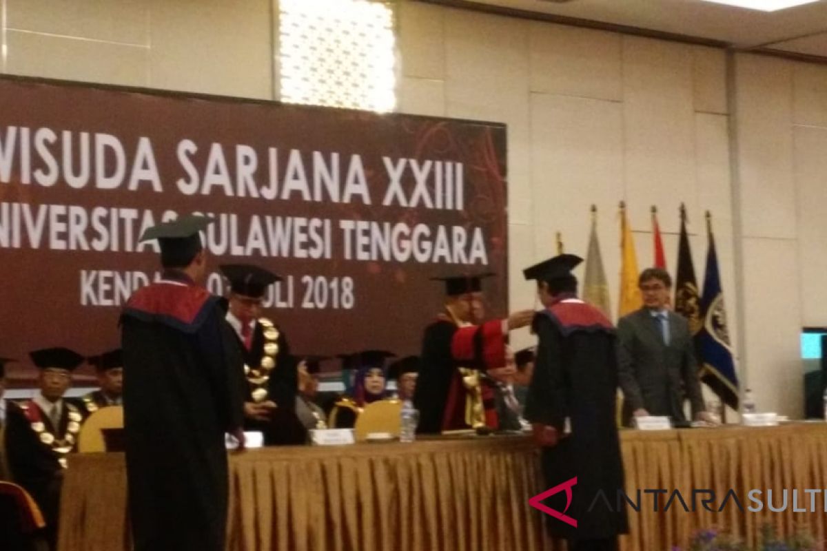 201 mahasiswa Univeritas Sulawesi Tenggara diwisuda
