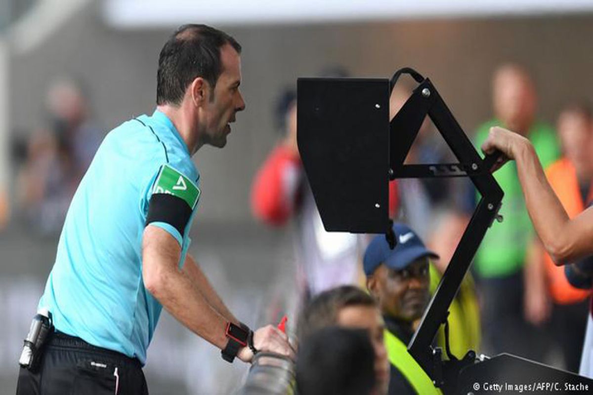 VAR digunakan pertama kalinya di Final Piala Dunia