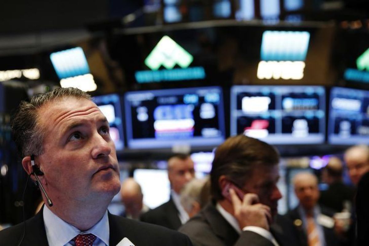 Wall Street berakhir melemah di tengah ketegangan perdagangan