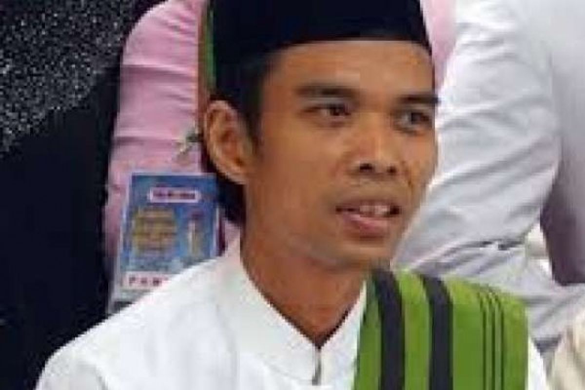 Warga Rohil Padati Tausiah Ustadz Abdul Somad   