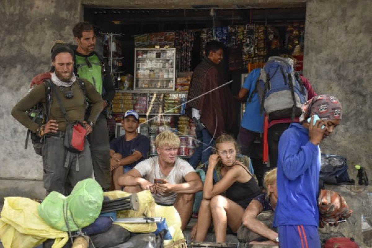 Sejumlah Pendaki Masih Terjebak di Dua Titik