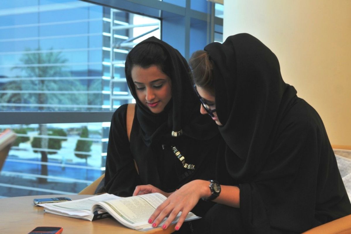 Perempuan Arab Saudi untuk pertama kalinya diizinkan jadi notaris
