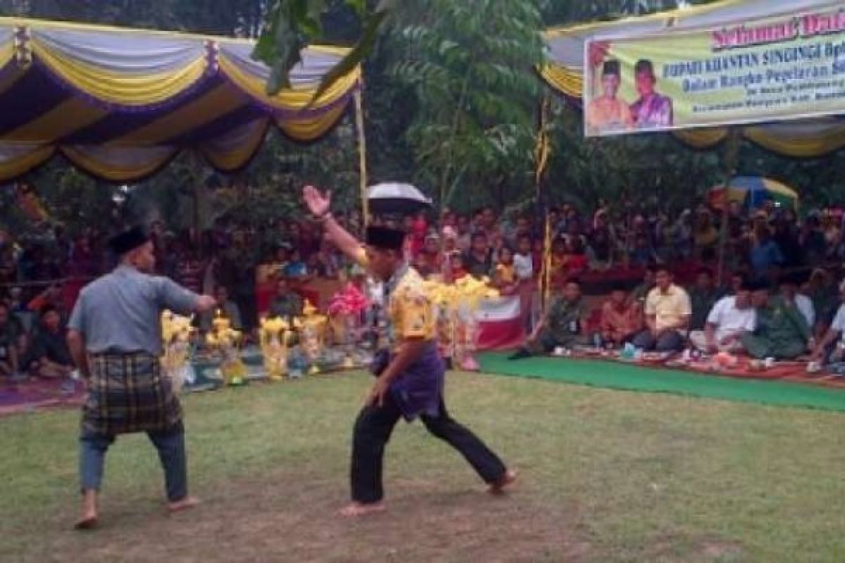  Bupati Kuansing Bangga Lihat Pelestarian Silat Pangian