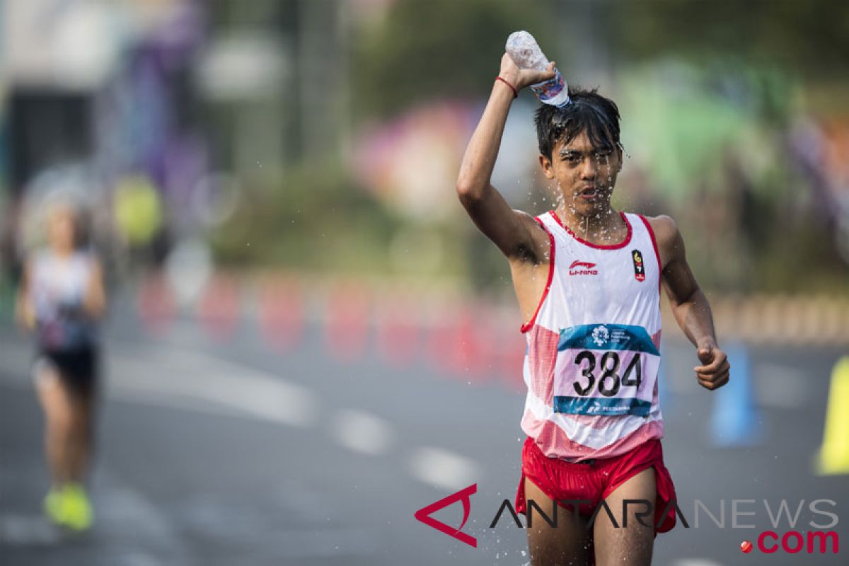 Asian Games (athletics) - Indonesia`s men`s 20km walk athlete taken on stretcher