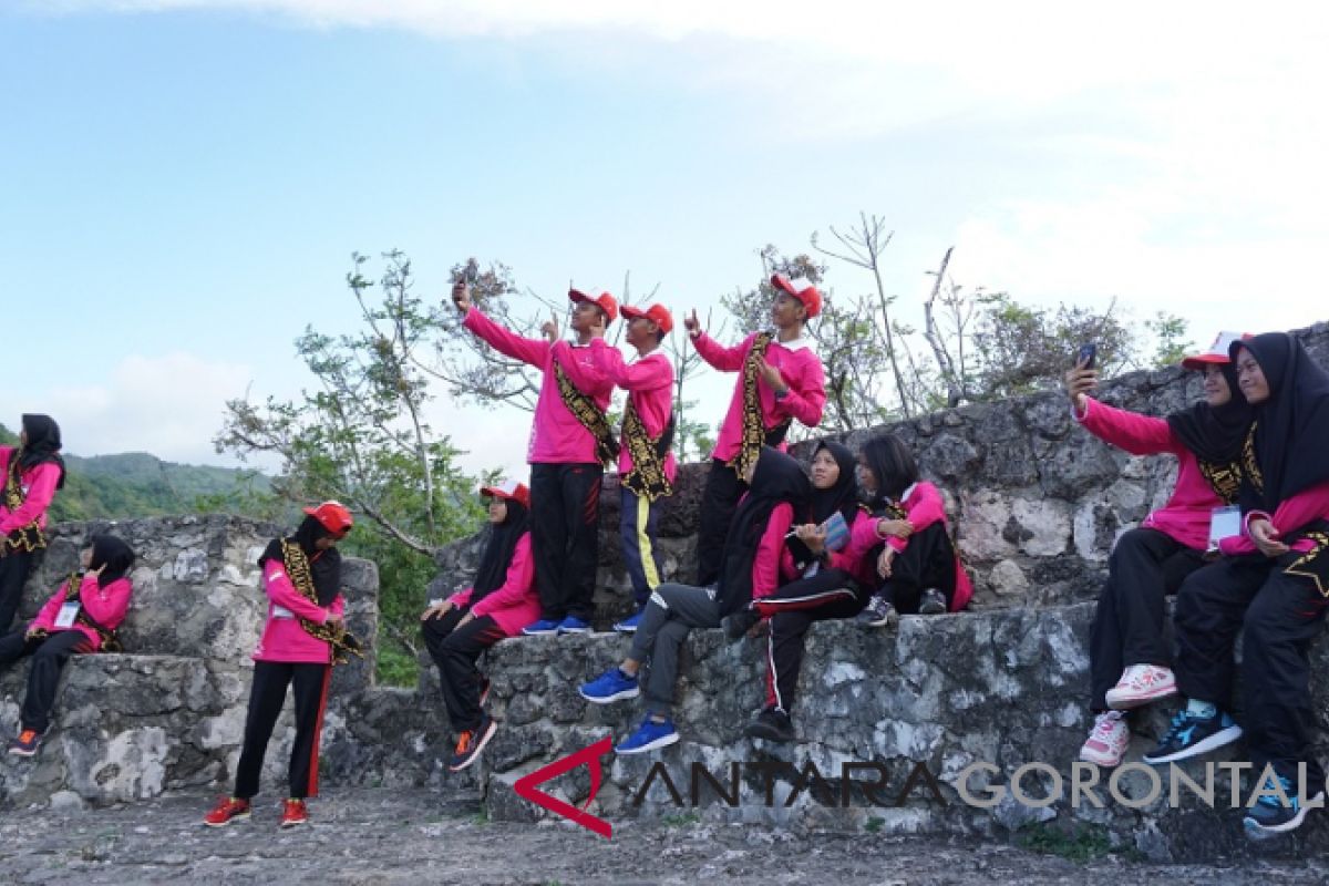 BUMN Hadir - SMN Kunjungi Obyek Wisata Sejarah Benteng Otanaha