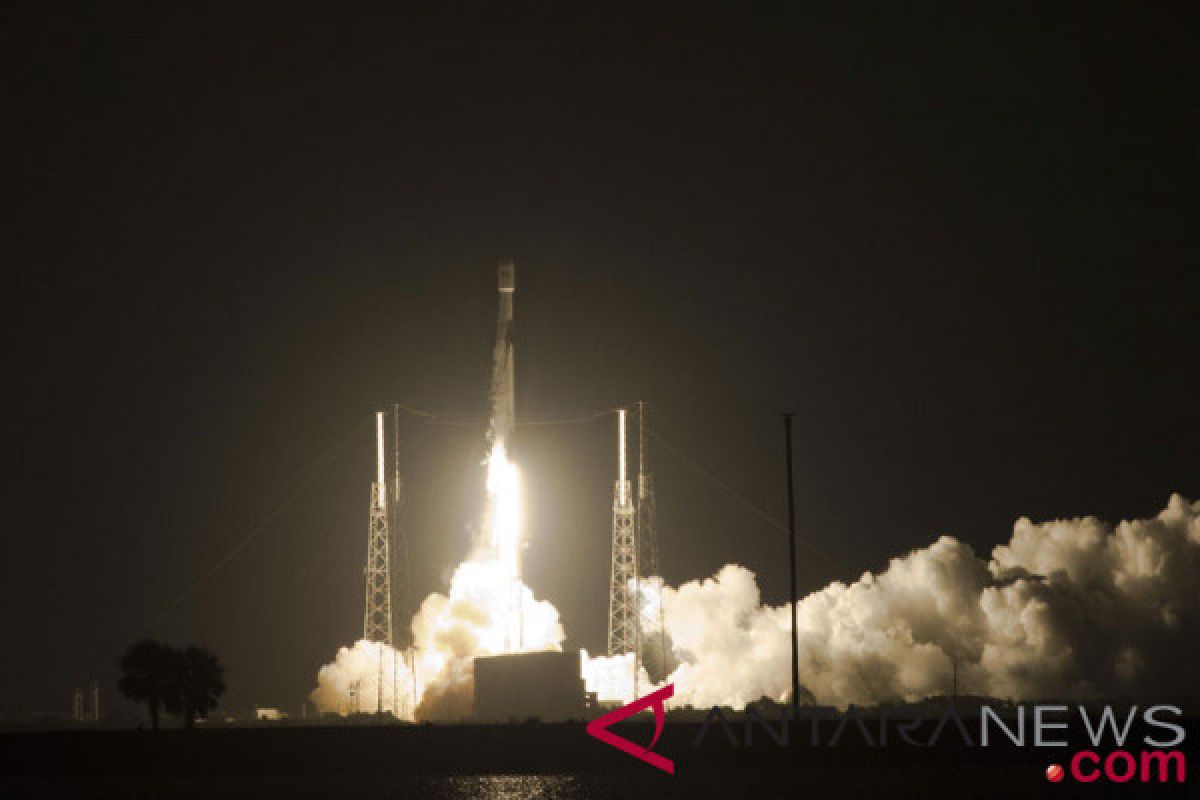 Indonesia`s Telkom satellite launched from Florida