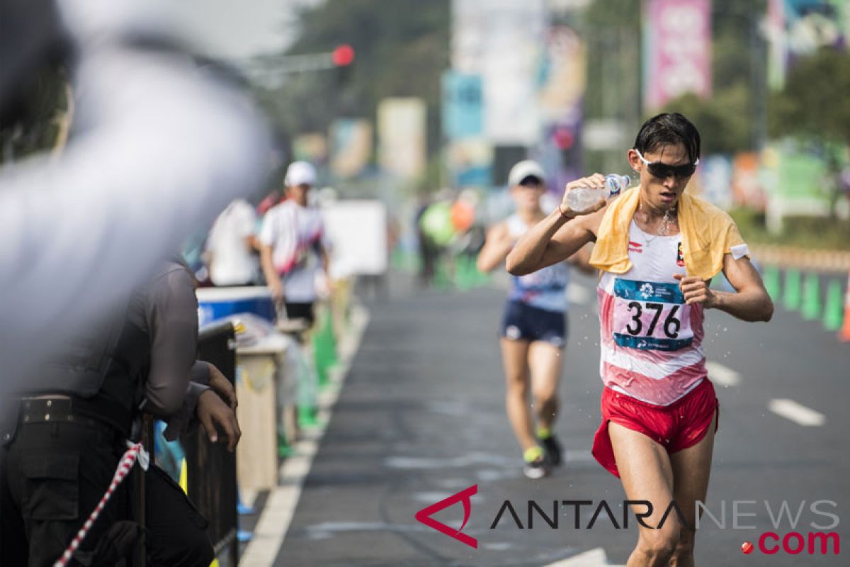 Atlet Indonesia Hendro raih emas jalan cepat 20km