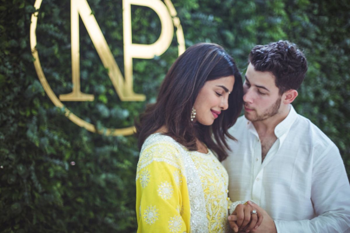 Priyanka Chopra dan Nick Jonas bertunangan, begini tampilannya