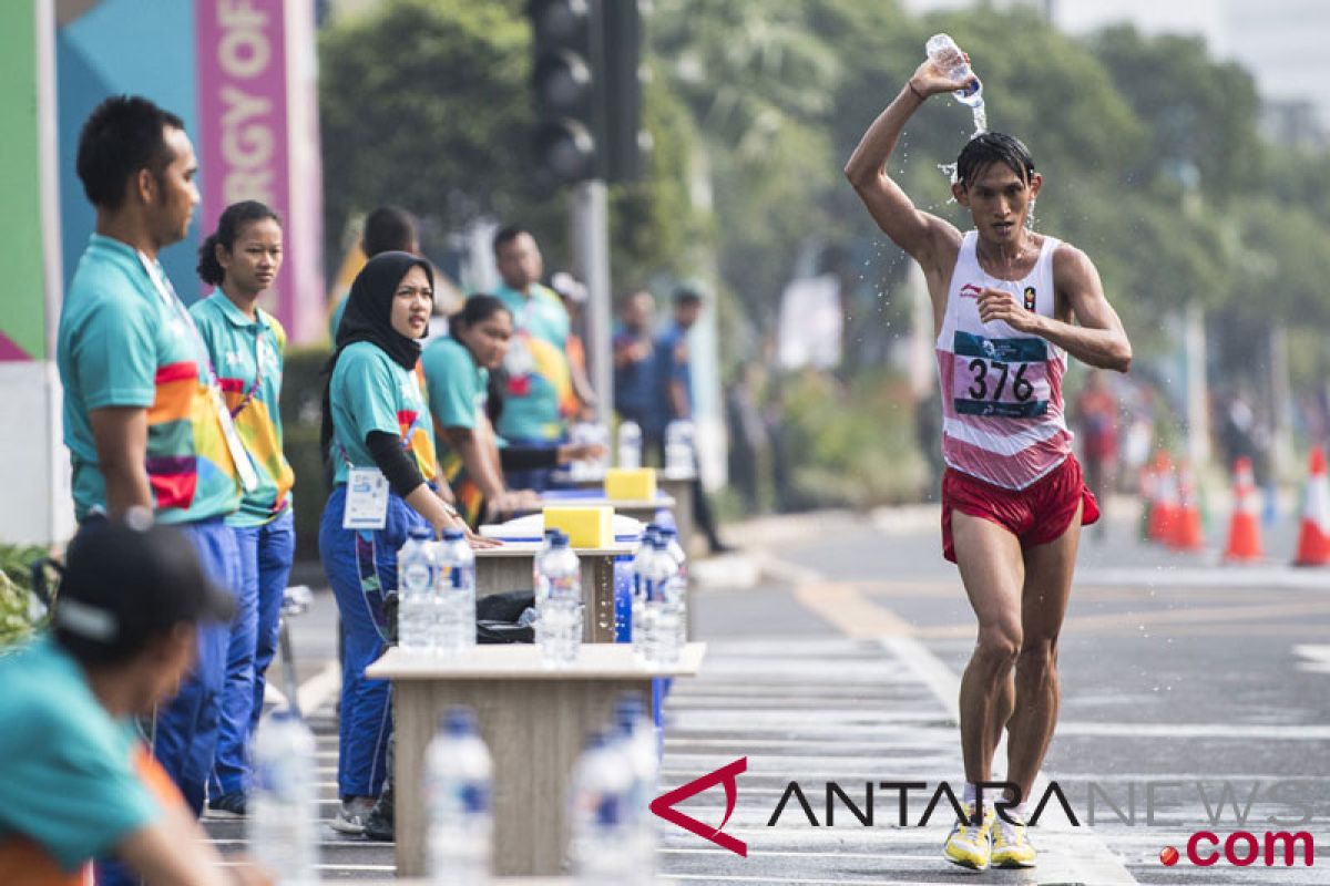 Racewalk 'king' Hendro bags gold in men's 20km match