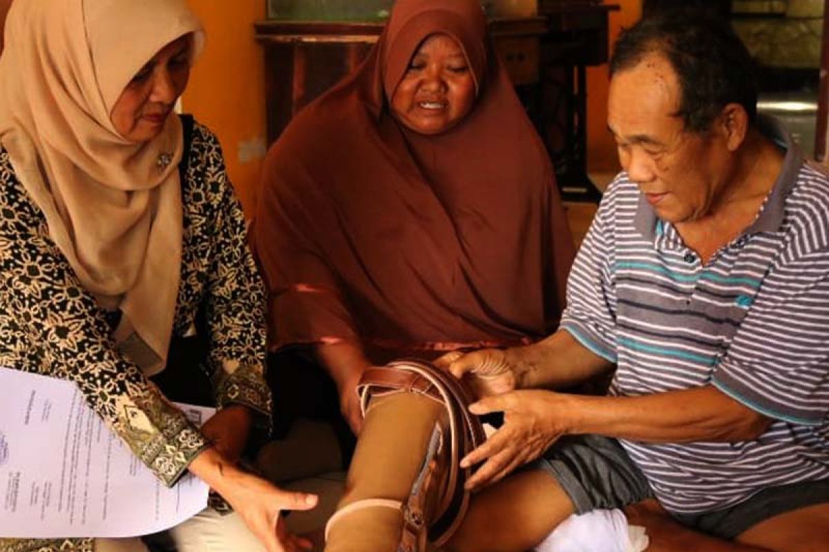 Biar mandiri, penyandang disabilitas Magelang dapat bantuan kaki palsu