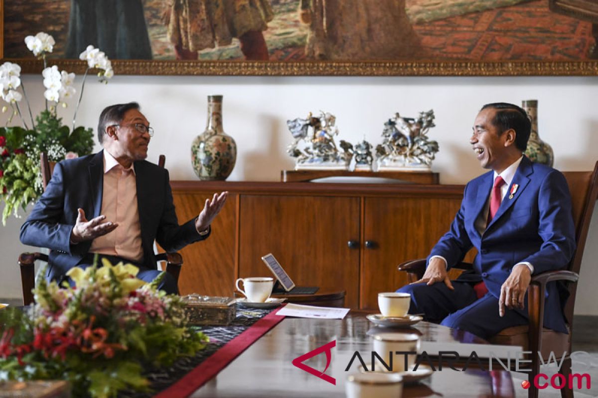 Jokowi beri selamat kepada Anwar Ibrahim PM Malaysia