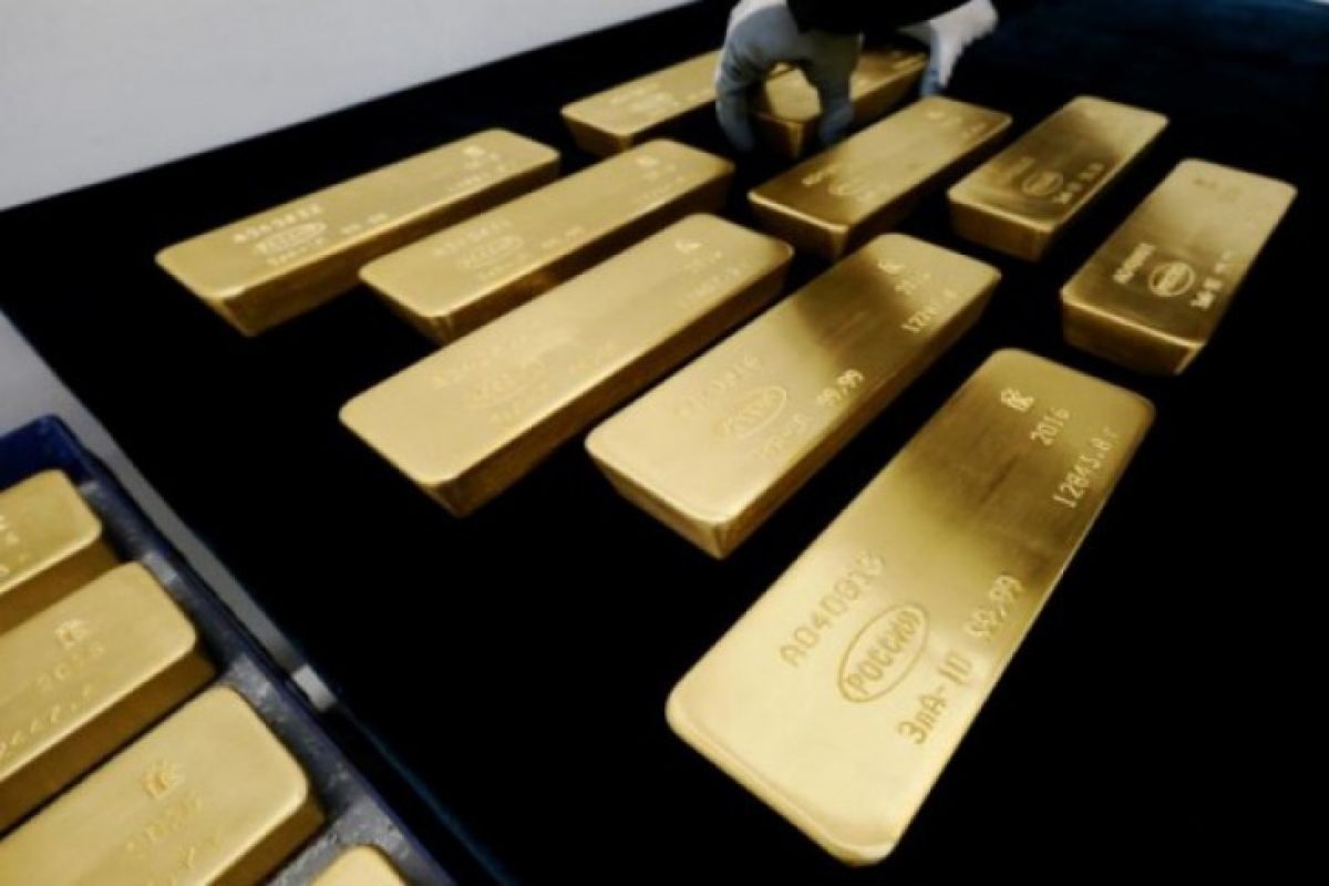 Emas berakhir sedikit lebih rendah setelah pasar ekuitas AS pulih