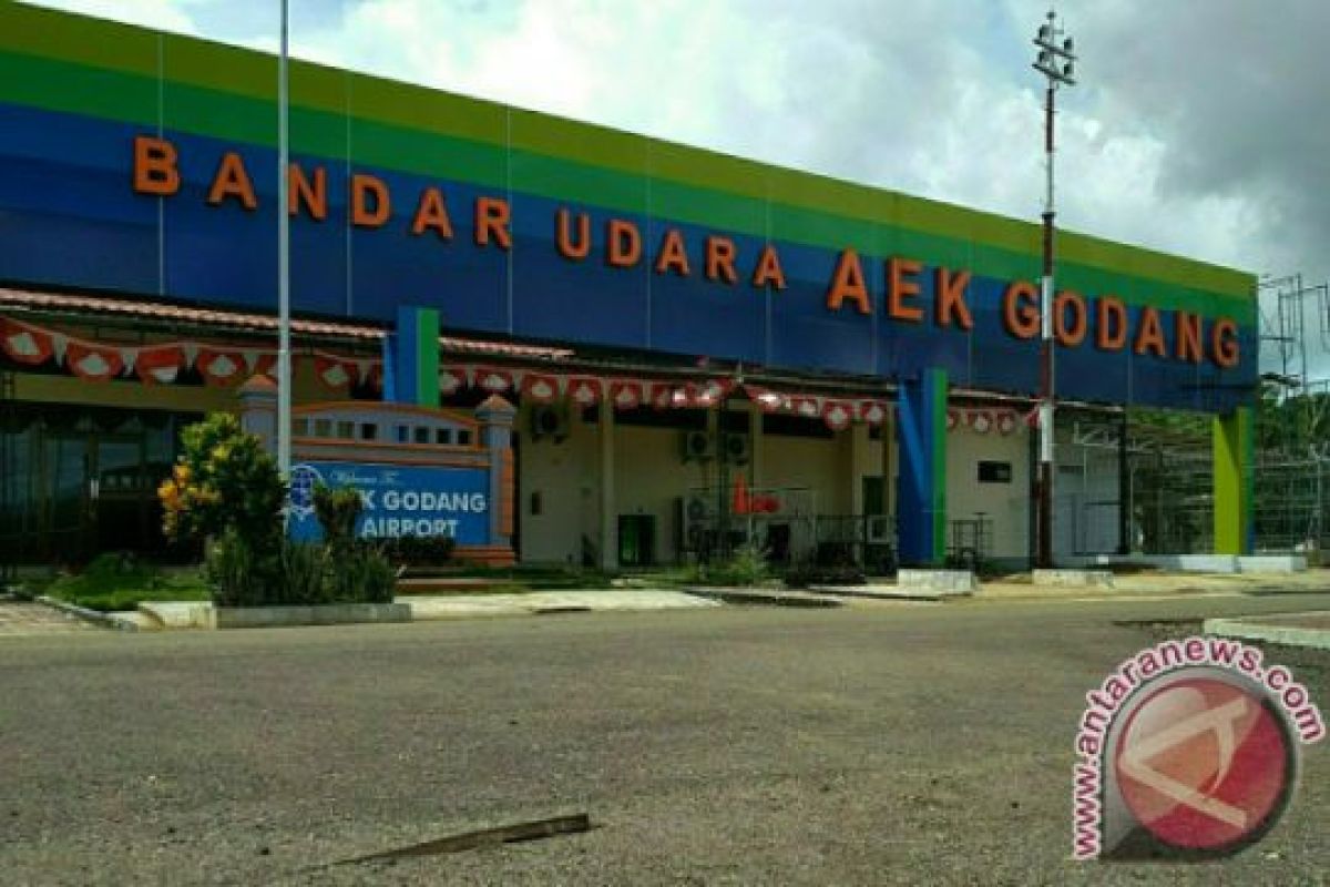 Penurunan 50 persen penumpang akibat kenaikan harga tiket