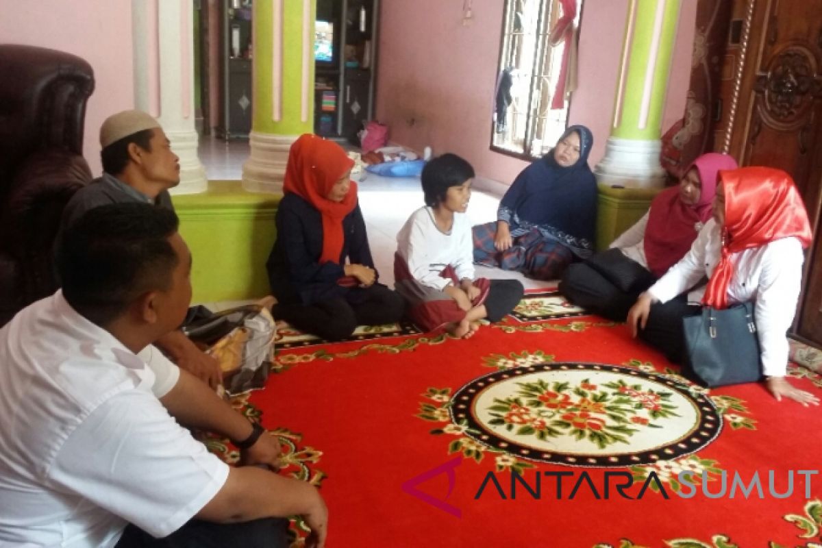 Kadis PPPA sambangi 'anak buangan'