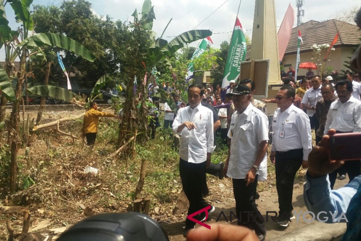 Presiden tinjau proyek gotong royong pembangunan irigasi di Sleman