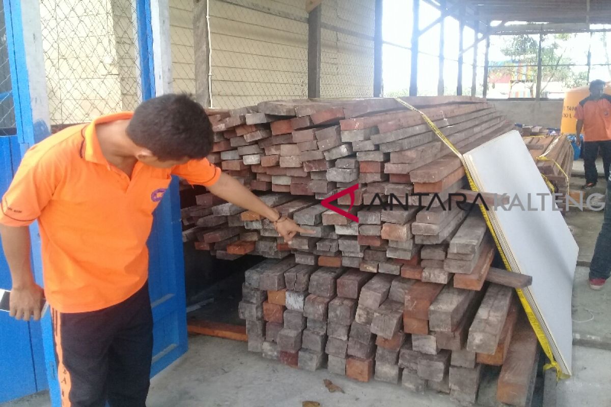 Masih ditemukan kayu ilegal, pengawasan perairan Kalteng ditingkatkan