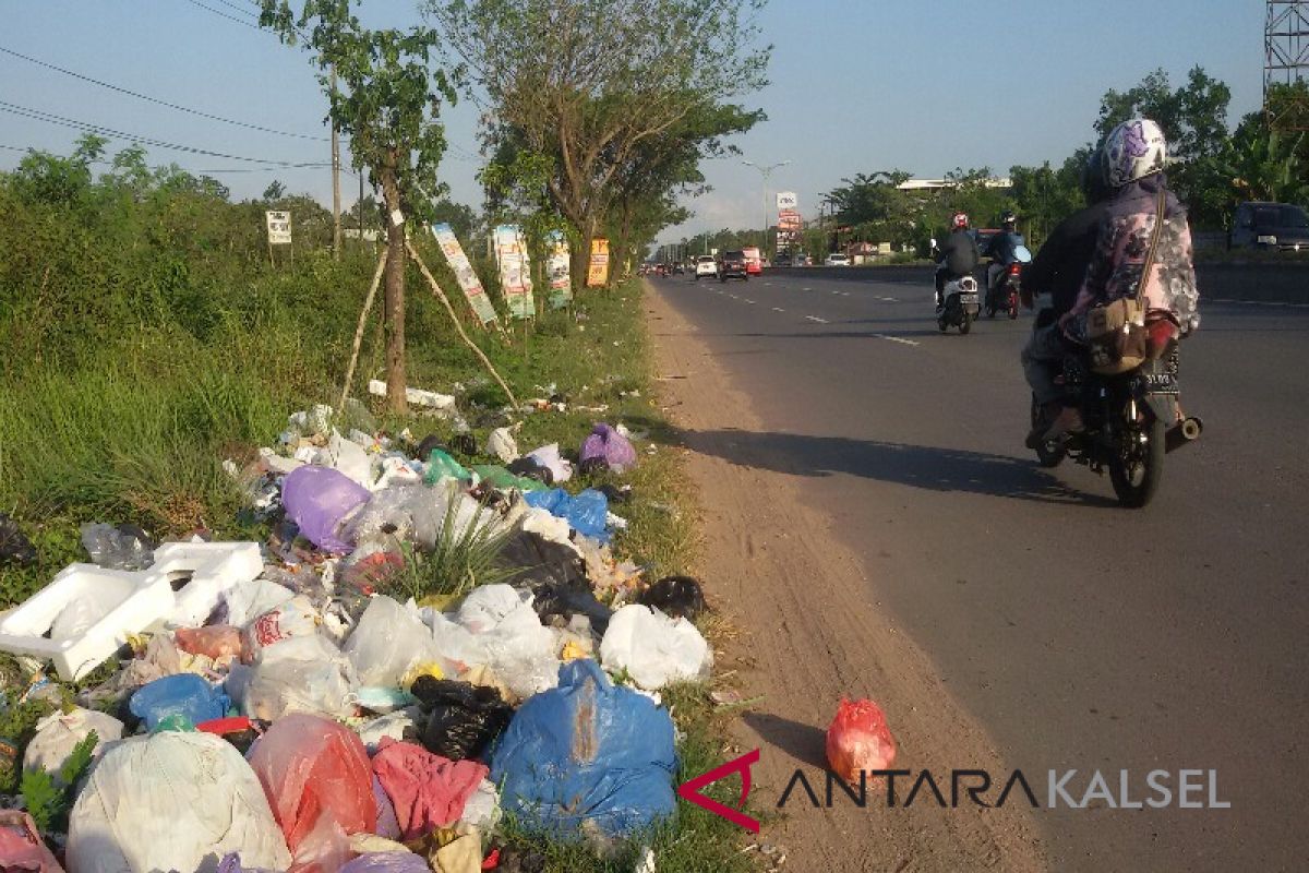 Separuh Sampah di HSU Tidak Terangkut